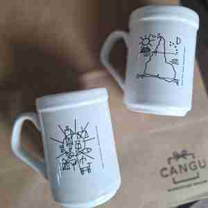Tazas con diseño de Joaquín Torres García.